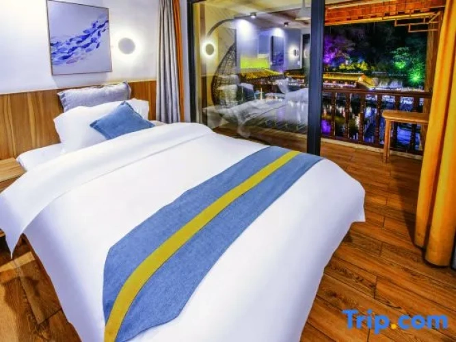 Standard Double room with balcony and with river view