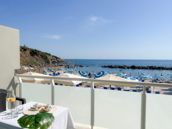 Superior Double room with balcony and with ocean view