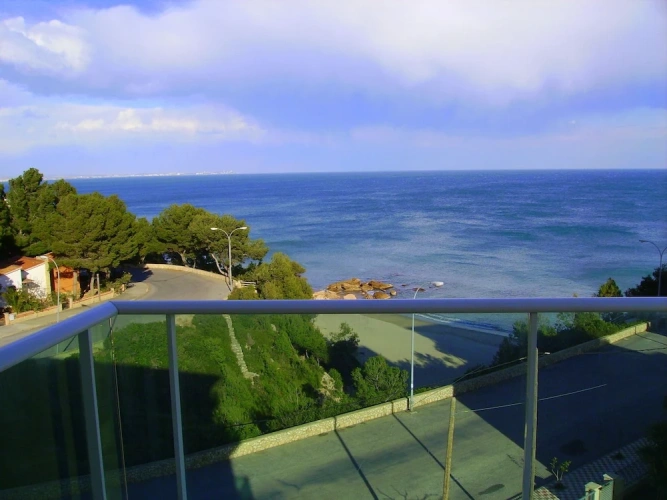 2 Bedrooms Apartment with balcony and with sea view