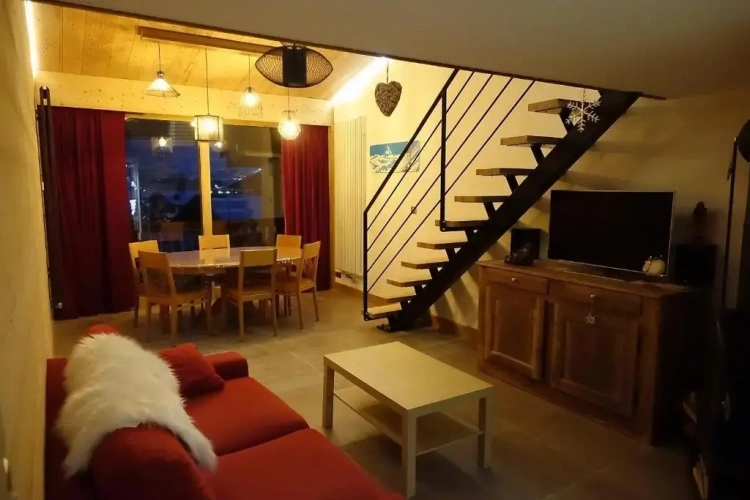 3 Bedrooms Apartment