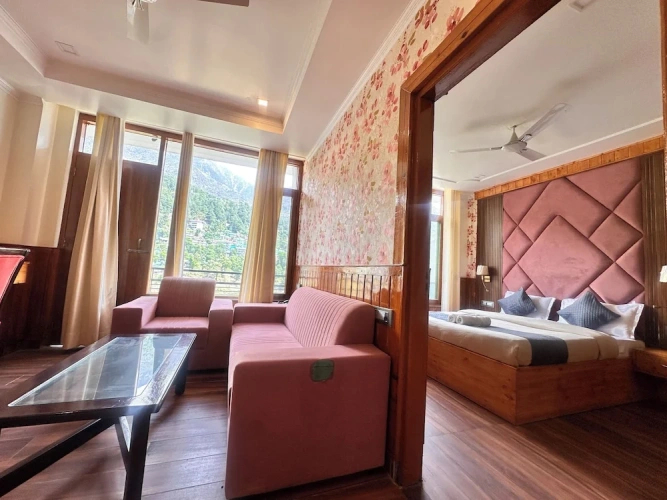 1 Bedroom Standard Double Family room with land view