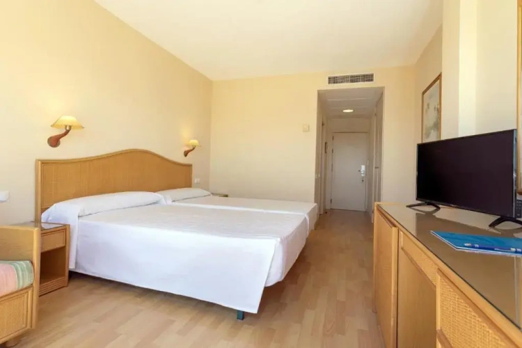 Standard Triple room with balcony