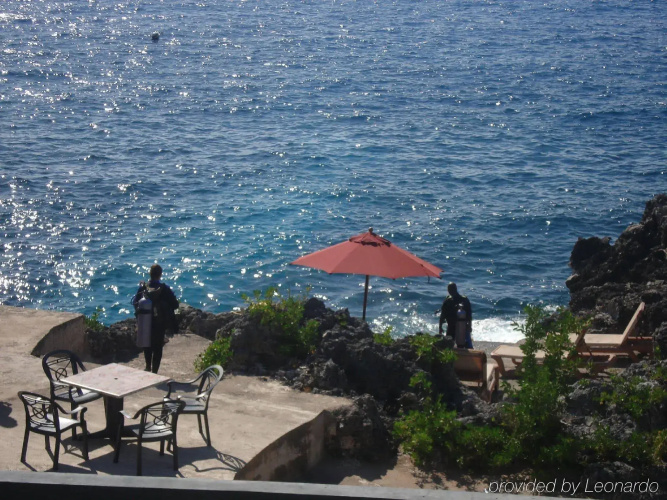 Coral Seas Cliff