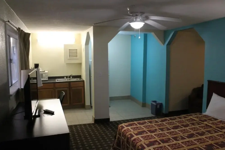Economy Quadruple room