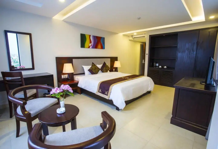 Golden Hotel