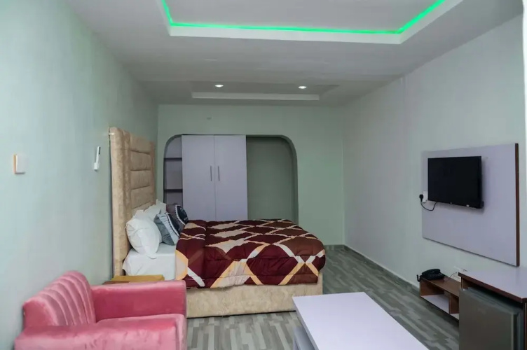 Goddis Apartments Ajah