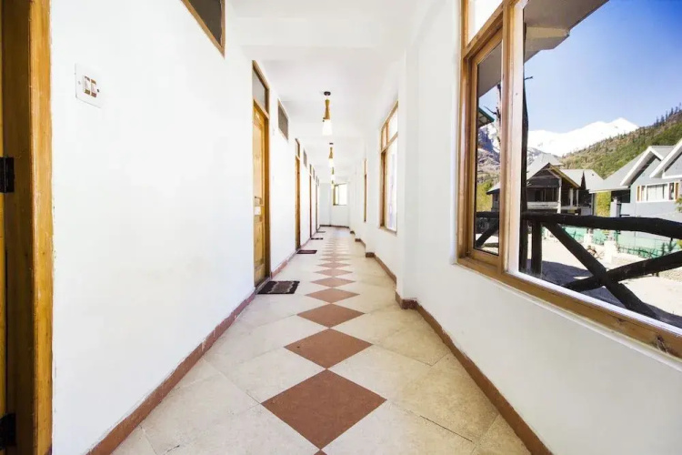 FabHotel Whispiring Wood