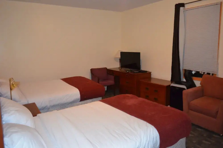 Two Hills Inn