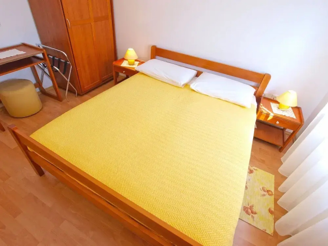Apartment 446