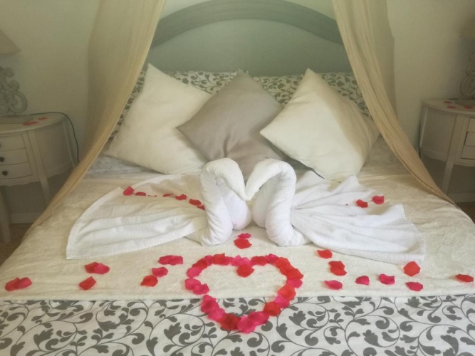 2 Bedrooms Cottage