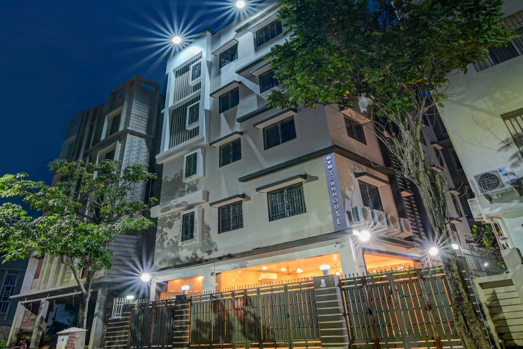 Fabhotel Dream World Residency