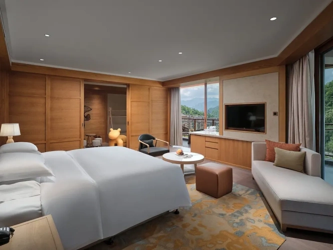 2 Bedrooms Family Club Suite with garden view