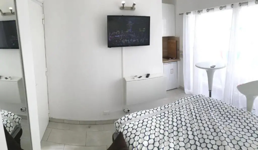 Studio carré d'or situé à 50 m de la plage