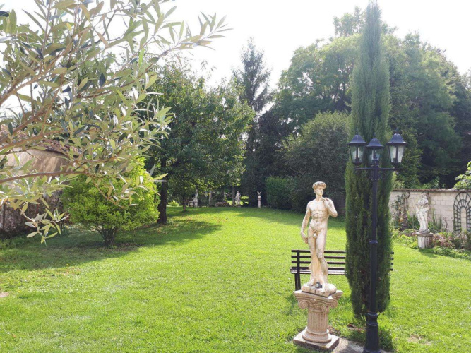 La Crapounette Adults Only