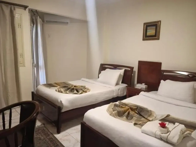 2 Bedrooms Apartment with partial sea view