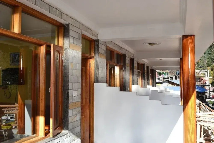 The Brooks, Manali