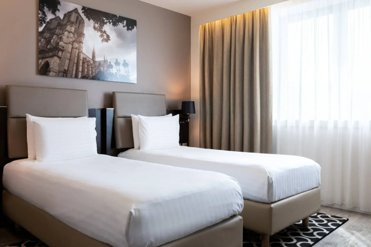 AC Porte Maillot Hotel