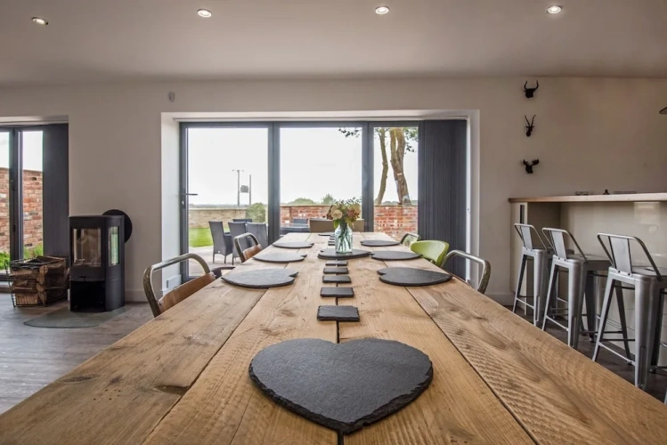 4 Bedrooms Deluxe Cottage