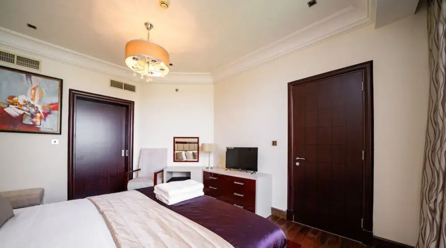 Spacious One Bedroom with Beach Access