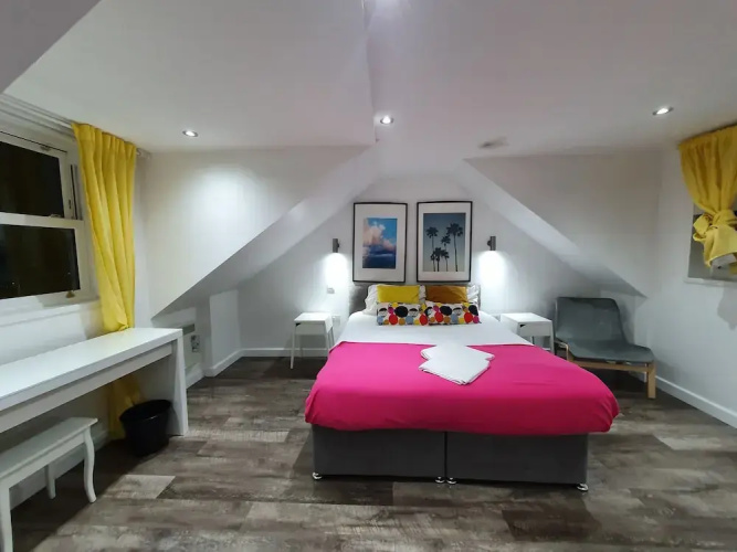 Chic Spacious Apartment in Peterborough