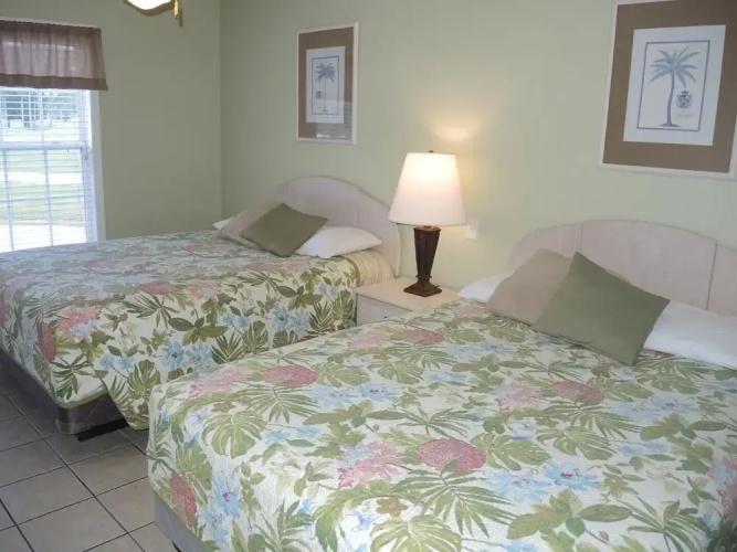 2804m 1 Bedroom Condo by RedAwning