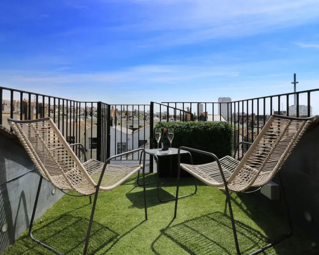 Brighton Getaways - Panoramic Penthouse