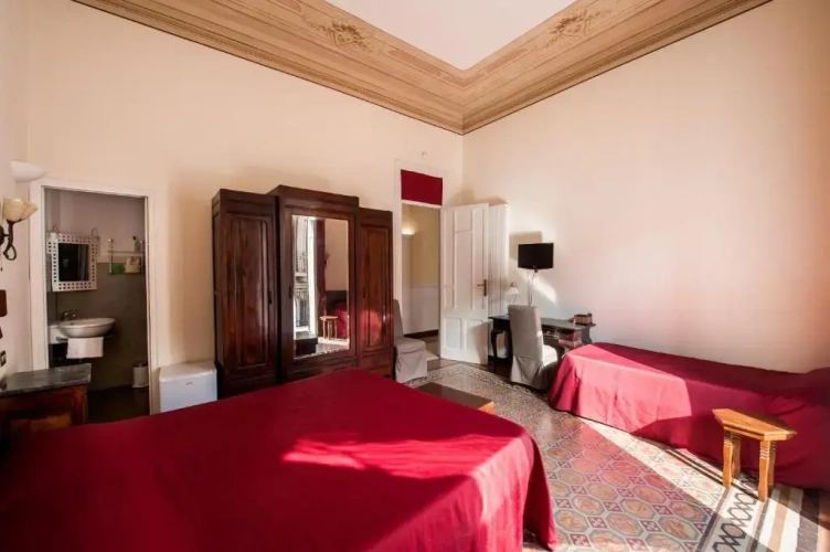 Standard Triple room