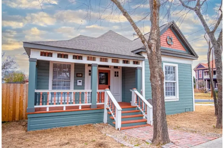 4 Bedrooms Cottage