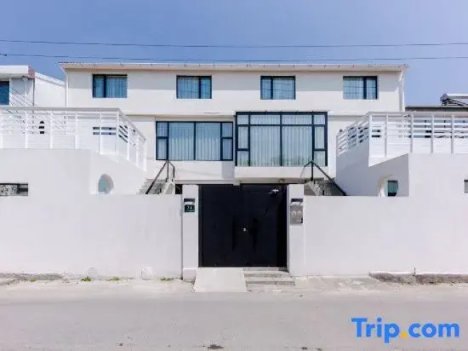 2nd-Home Hostel