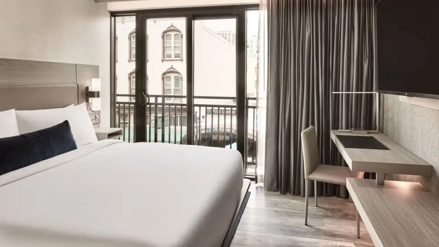 Standard Double room with balcony and with city view