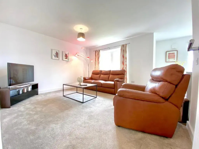100 Thornhill Drive, Elgin (Adults Only)
