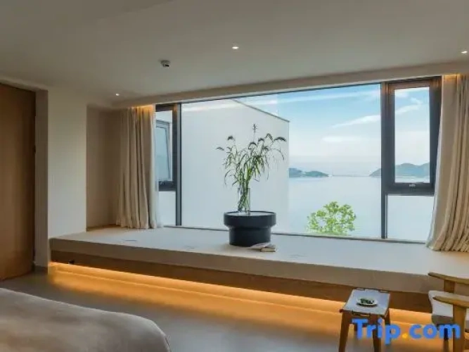 Family Suite with lake view