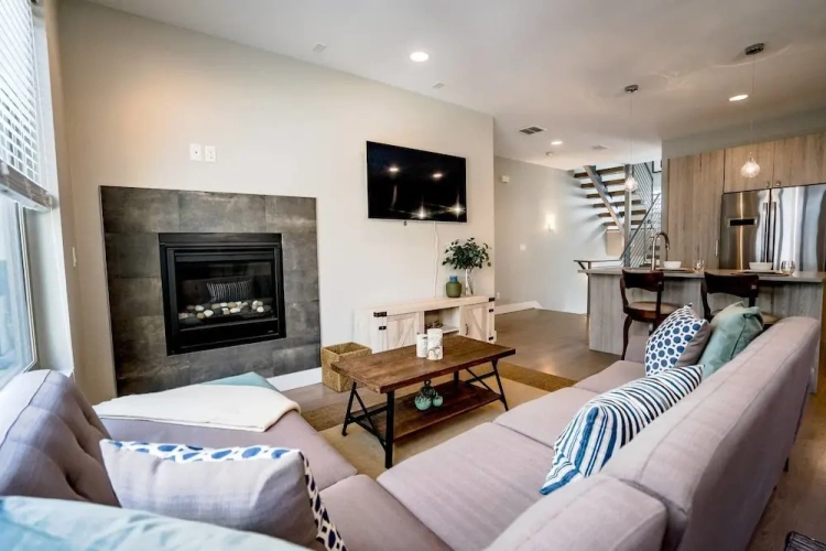 3 Bedrooms Apartment