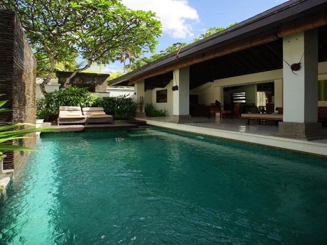 Villa with pool view