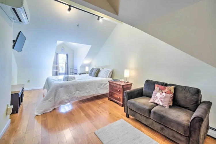 1/2 Mi to Windham Mtn: Main Street Condo