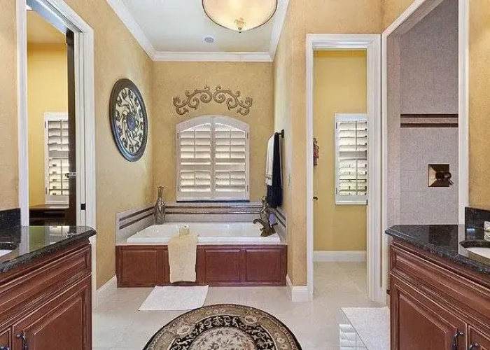 Tuscany By the Sea 5 Br home by RedAwning
