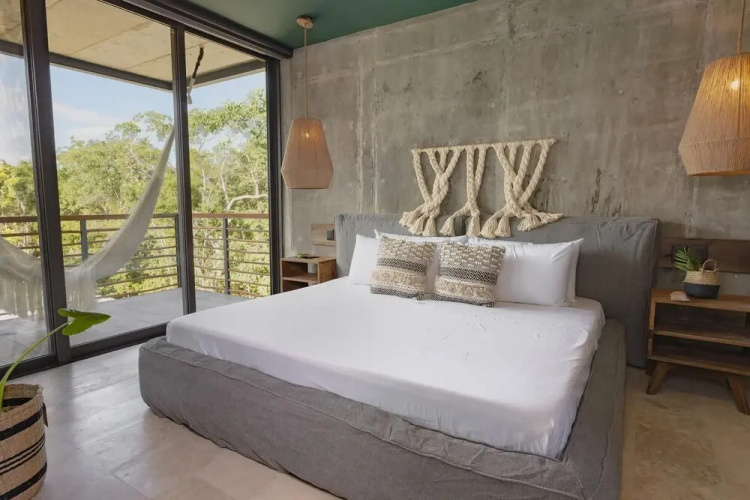 Stunning 2 Bed Condo Pools Gym Cenote Access