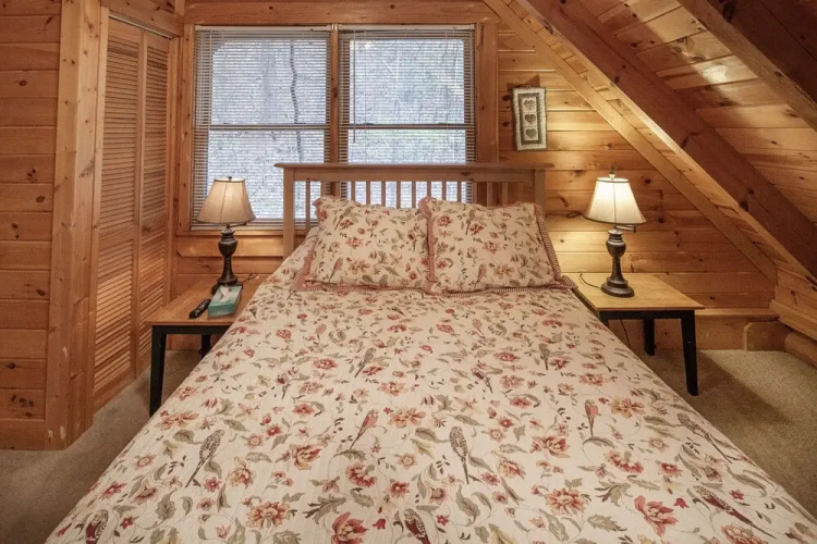 Cozy Creekside by Eagles Ridge Resort