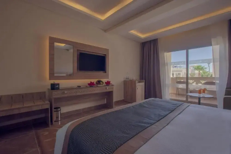 Albatros Aqua Blue Azrak VIP Package