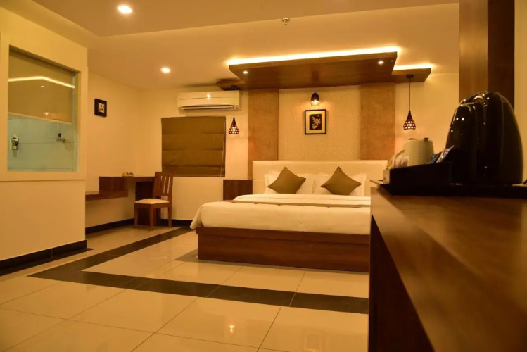 White Suite Hotel