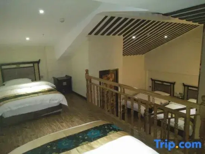Deluxe Quadruple Suite