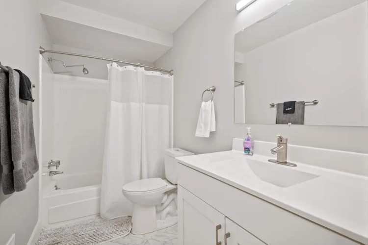 2-bedroom Spacious Stay