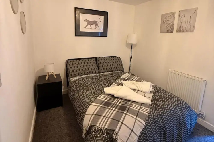 2 Bed - Sleeps 6 - Free Parking