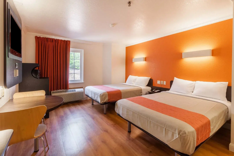 Motel 6 Auburn, CA