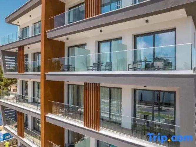 Waterside Sea View Apartments