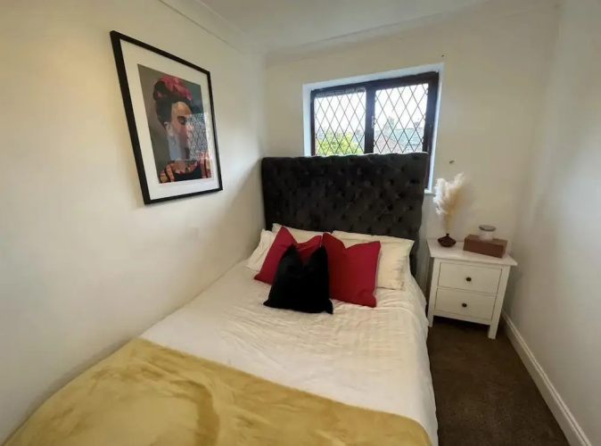 Impeccable 2-bed House Next to Old Trafford