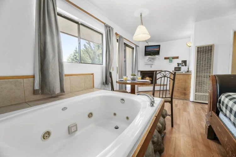 Standard Double room with lake view