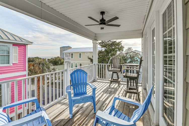 4 Bedrooms Cottage with balcony