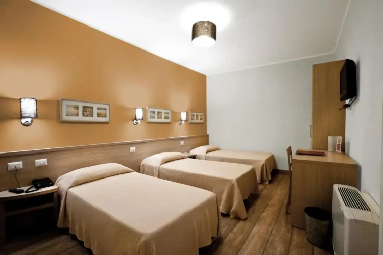 Standard Triple room