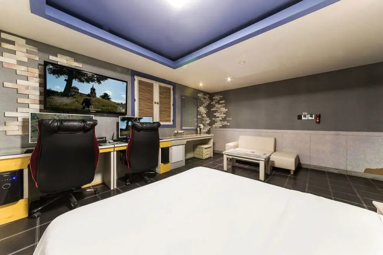 Hotel C&